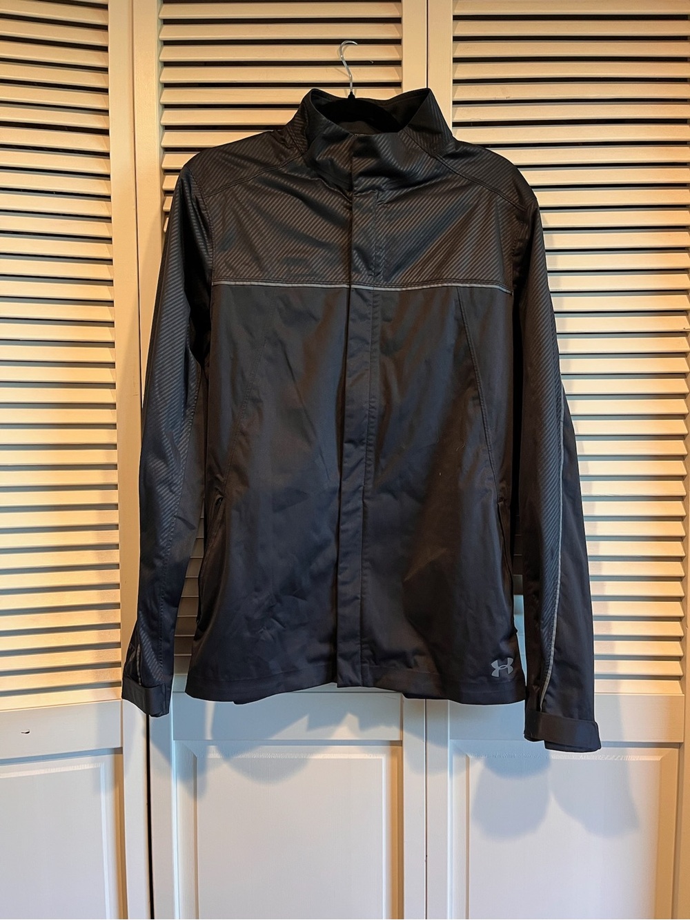 ⛳️. Under Armour Golf Men’s Black Lightweight Jacket